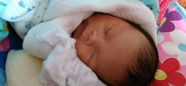 力气|产妇生孩子饿到没力气,丈夫送好吃的,医生蹲在角落偷吃却被赞扬