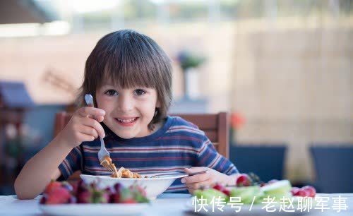 强健|10岁男孩半年长高20公分,医生:脾胃少积食,需做好3件事