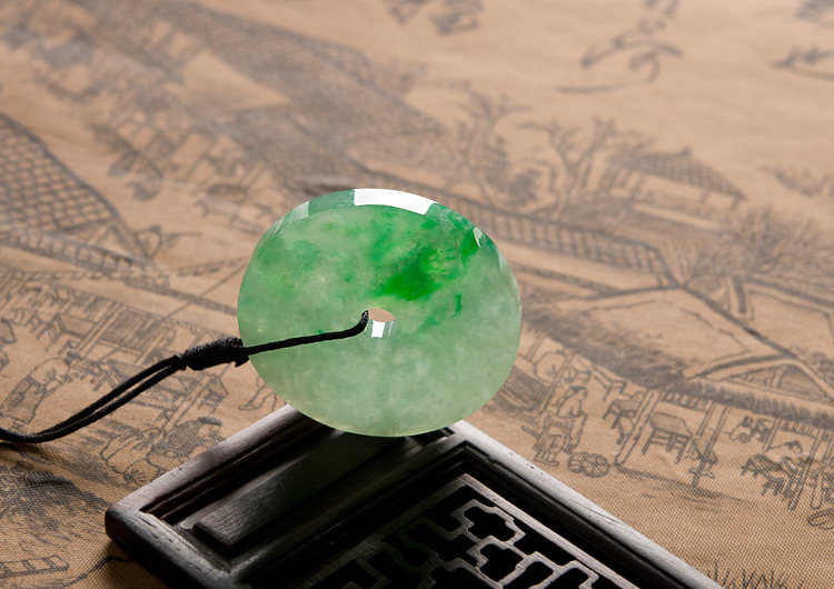 种水|为什么翡翠的绿色,越佩戴越多?