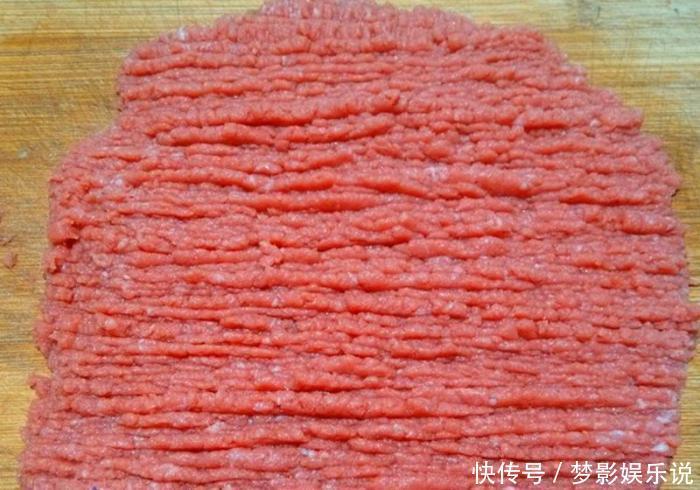 芝麻|牛肉吃了几十年,第一次如此做,把孩子美坏了,一手拿一块