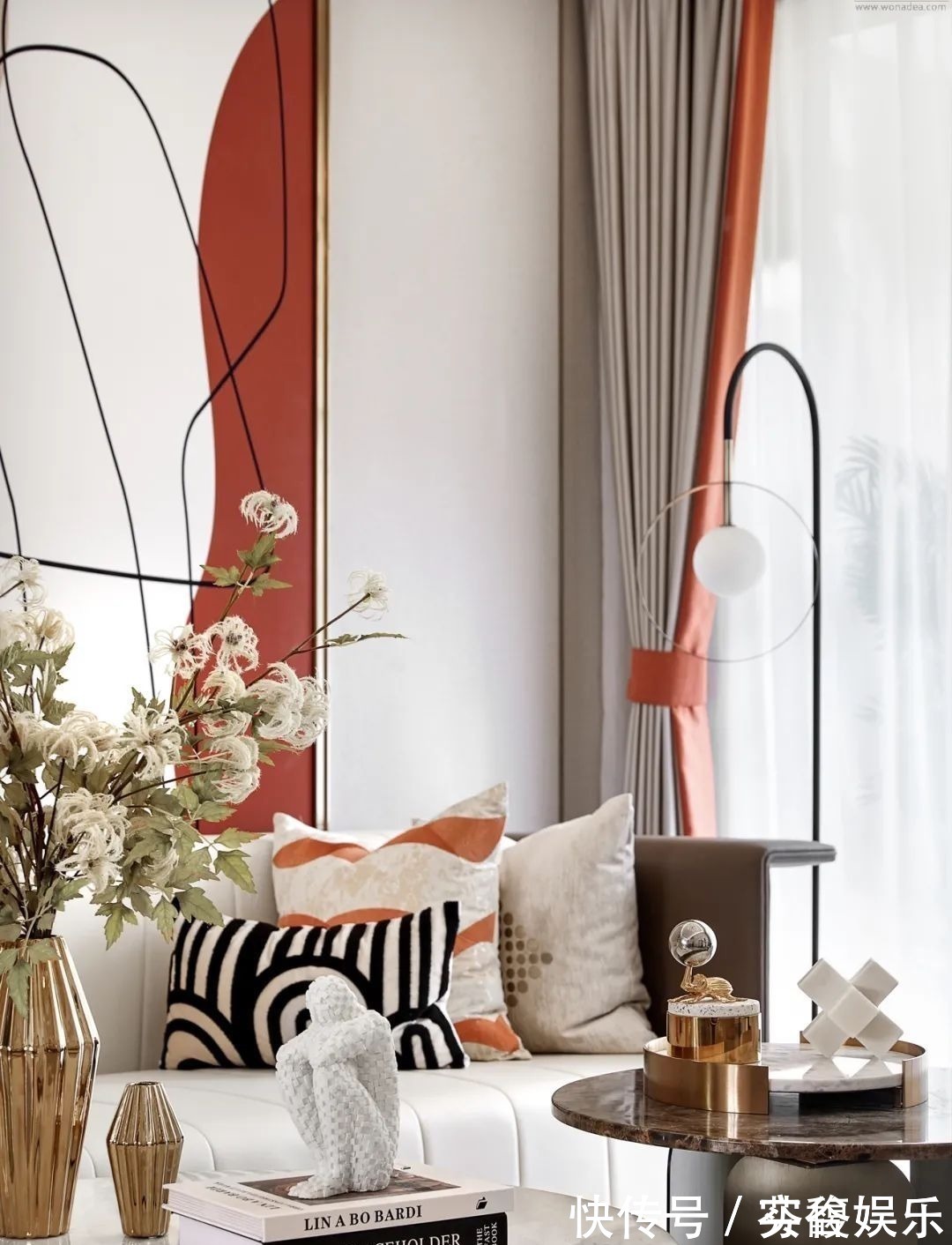 端庄|130㎡现代轻奢,大理石与金属质感,加上橙色的软装,华丽高档