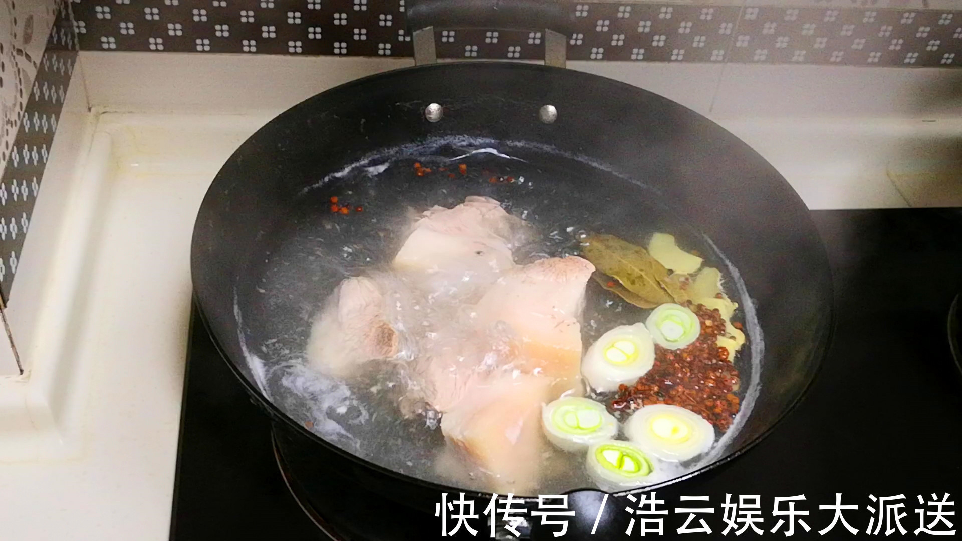 此4种食材必须要焯水,切记不要直接下锅,为家人考虑,别偷懒