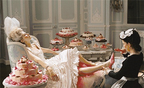 送上|王后被送上断头台，无意踩了刽子手一脚，说了一句话至今成为美谈