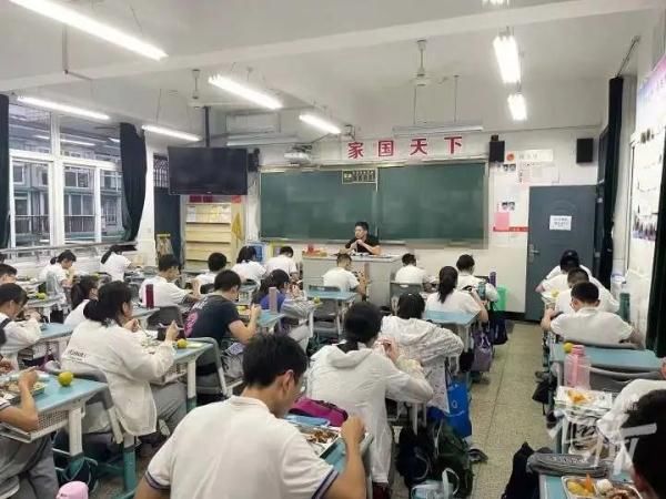 天杭实验学校|杭州各初中开启晚自习，有学校急聘食堂阿姨