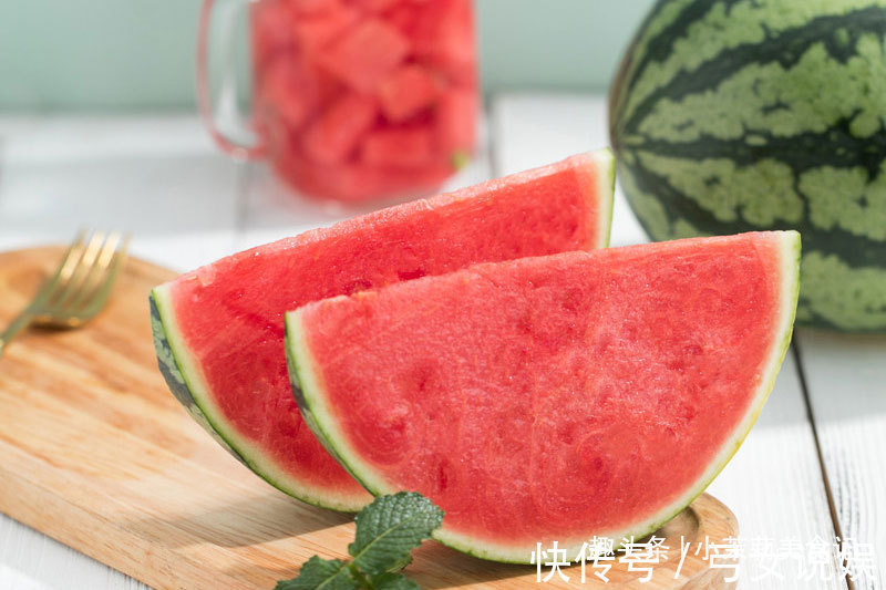 都是西瓜,黄瓤和红瓤有啥不同瓜农差别挺大,买错难吃营养差