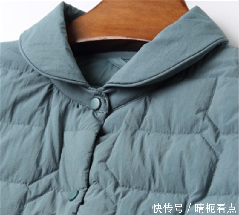 强调一遍:羽绒服别配阔腿裤!这才是女人的正确穿法,优雅又时髦