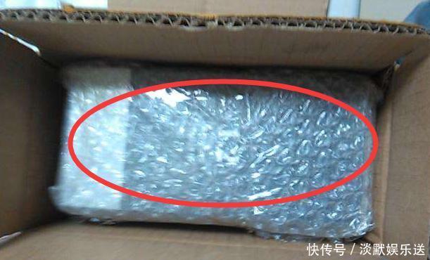气泡膜|快递盒中的''气泡膜''别扔了,放在卫生间里,实用还省钱,聪明