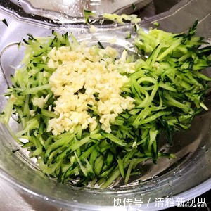 餐桌|夏天餐桌上最受欢迎的一道菜,做法简单,5分钟就搞定,百吃不腻