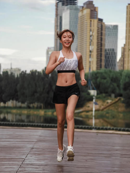 40岁的女人如何优雅地美下去？4点干货，提升你的精致度