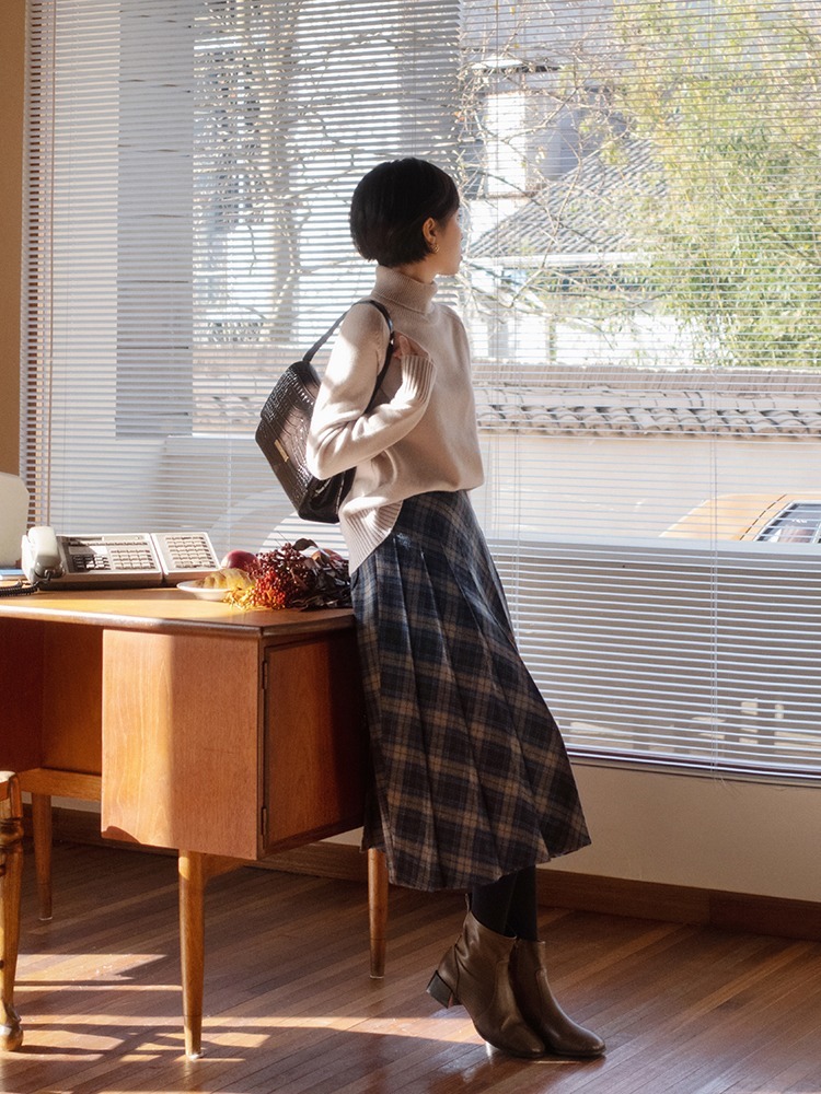 针织衫 果然!40岁女人还是穿针织衫最美,配半身裙魅力十足
