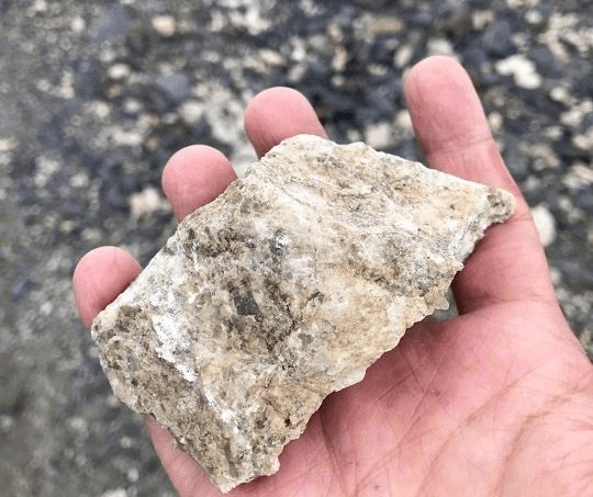 张艺谋|【黑马早报】小米回应裁员10%；抖音B站需向腾讯买版权；微信辟谣追查个人收款码数据；张艺谋布局元宇宙公司...