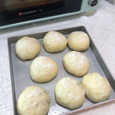 葡萄干椰蓉小面包