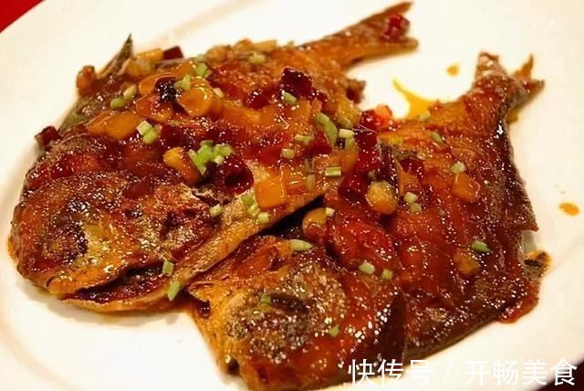 干烧鲳鱼成菜味最清腴 鲜嫩可口色泽红亮 鱼肉鲜嫩甜咸香辣