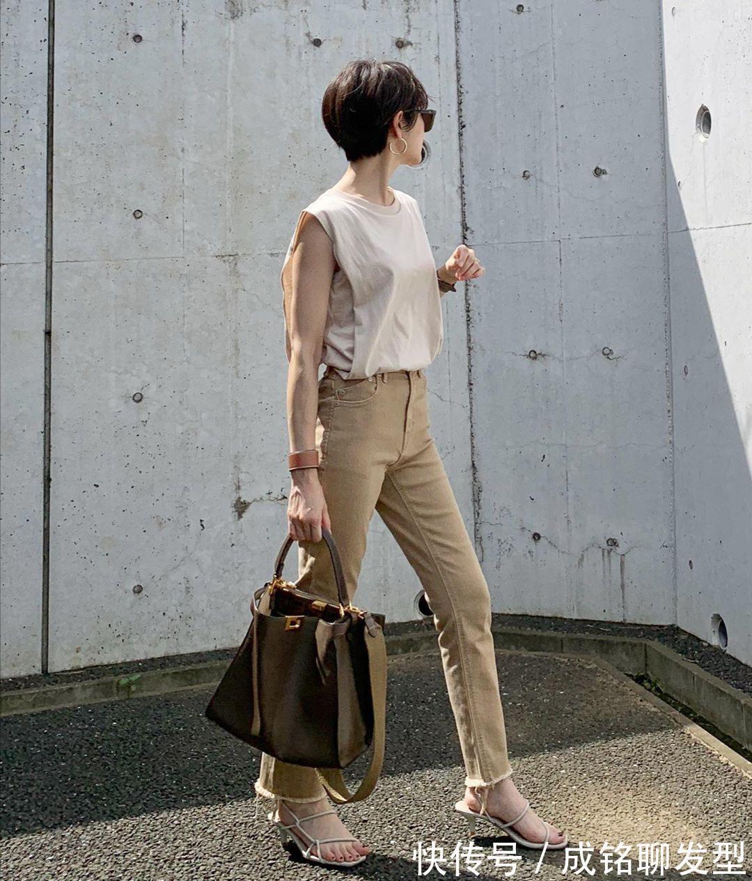 时尚|“无袖背心”才是今夏流行单品,简单随意又好搭配,清凉舒服时尚