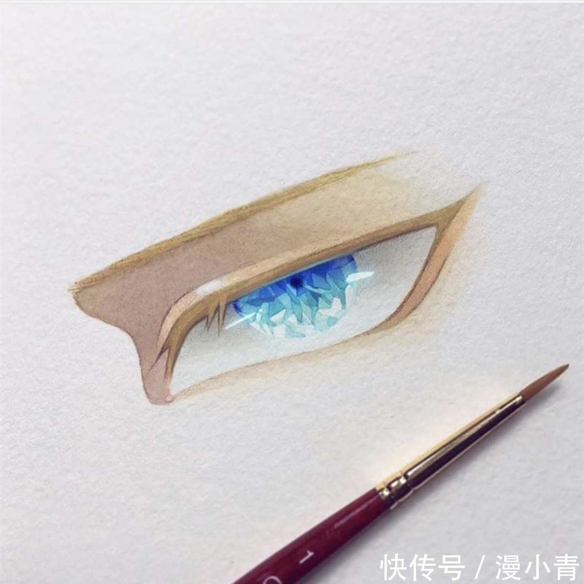 眼妆@画师展示出画人物眼睛的专业画笔,这下可以给自己画不好找理由了