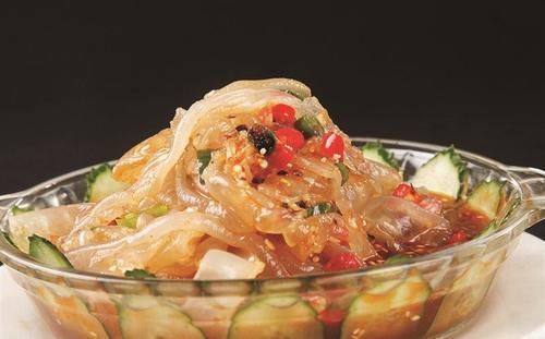  轻松|15道海蜇凉拌菜，肉质较厚，营养丰富，在家轻松做出餐厅的味道