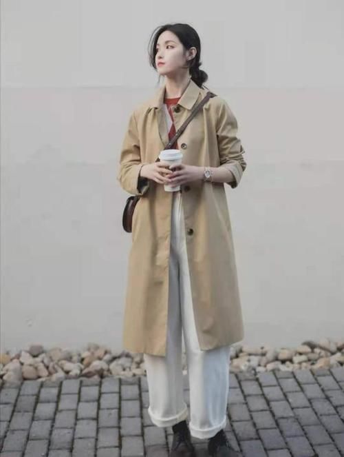 驼色风衣内搭怎么穿？这6套搭配范本高级时髦有气场，美得刚刚好
