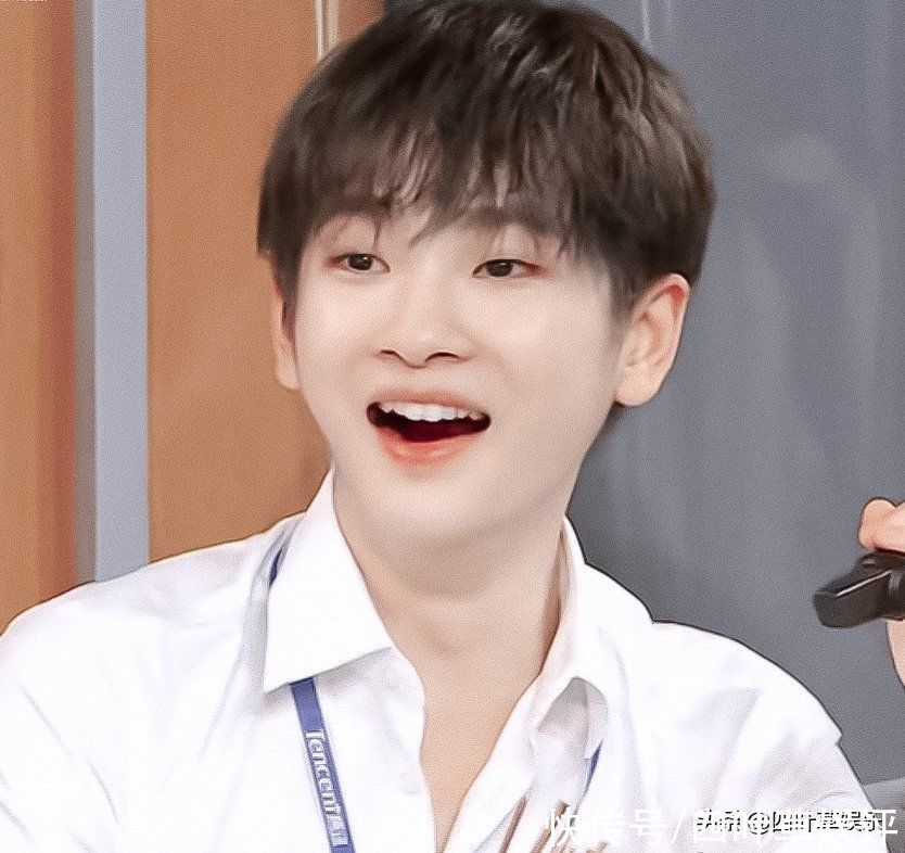 同样都是出道团员，《创4》周震南是导师，而郑乃馨却低他一等