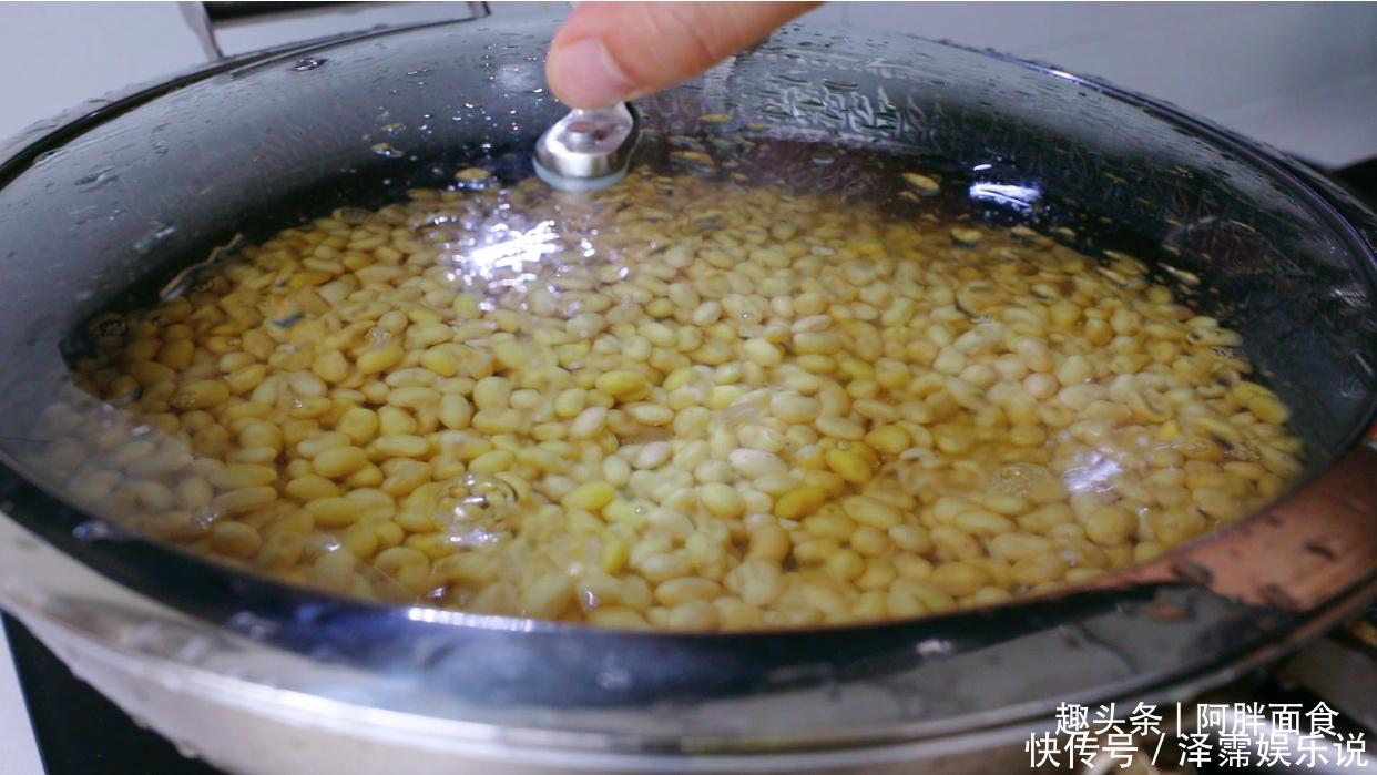 好吃|黄豆酱最简单做法,上手快做出来又好吃,配馒头一顿我能吃3个