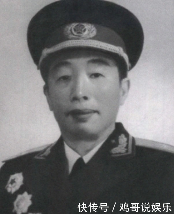 南京军区成立之后,司令员是许世友,两个副司