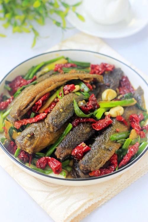 惊蛰了做泥鳅时，不能直接下锅，学会这一招，不腥不碎太香