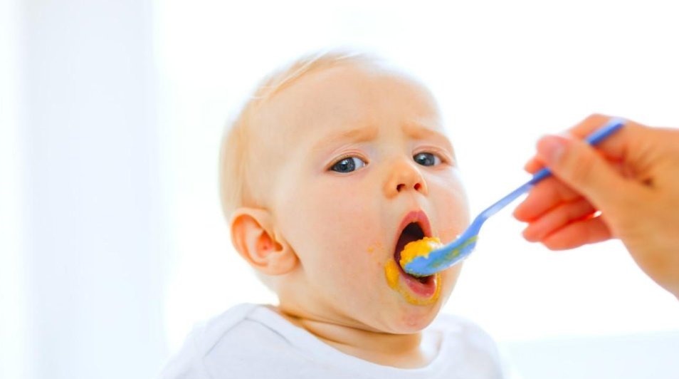 辅食|想让宝宝顺利接受辅食?除了米粉选择正确以外,喂养方式也很关键