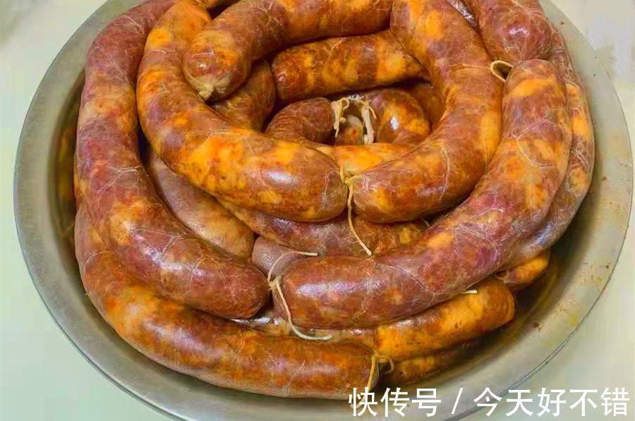 初冬灌肠季,教你几十年的配方,香肠鲜香好吃不长霉,放1年不坏