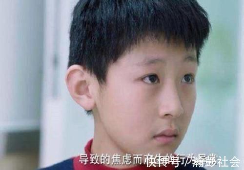 咬指甲|孩子咬指甲的毛病可能不是缺营养,两种心理诱因,家长需自查