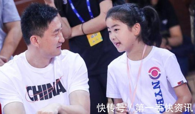 姚明|姚明女儿身高怡人,出落得婷婷玉立,大长腿吸睛!