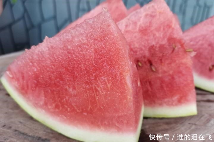 西瓜|吃剩的西瓜,切记不要放冰箱!瓜农教我土方法,放7天照样新鲜