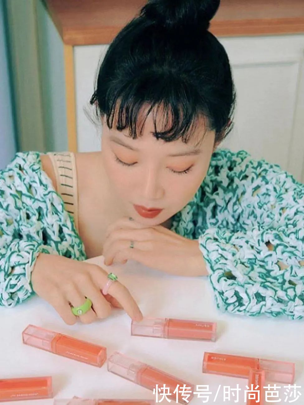 看到Jennie晒手上的戒指，终于找到原因了