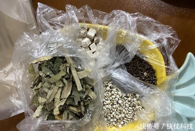 排出体外|便秘为何紧盯女人医生直言只因你有这4个特点，易中招