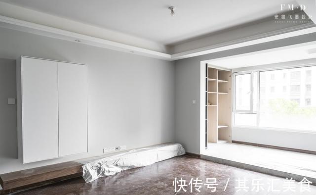 设计|同样是把阳台打通,他家设计巧妙,一头洗衣一头储物,中间砌地台