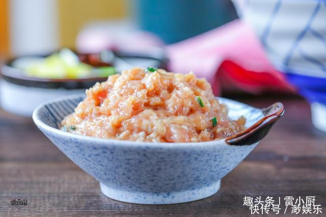 牢记这个拌肉馅的诀窍,饺子和包子才会鲜嫩多汁,好吃不腻