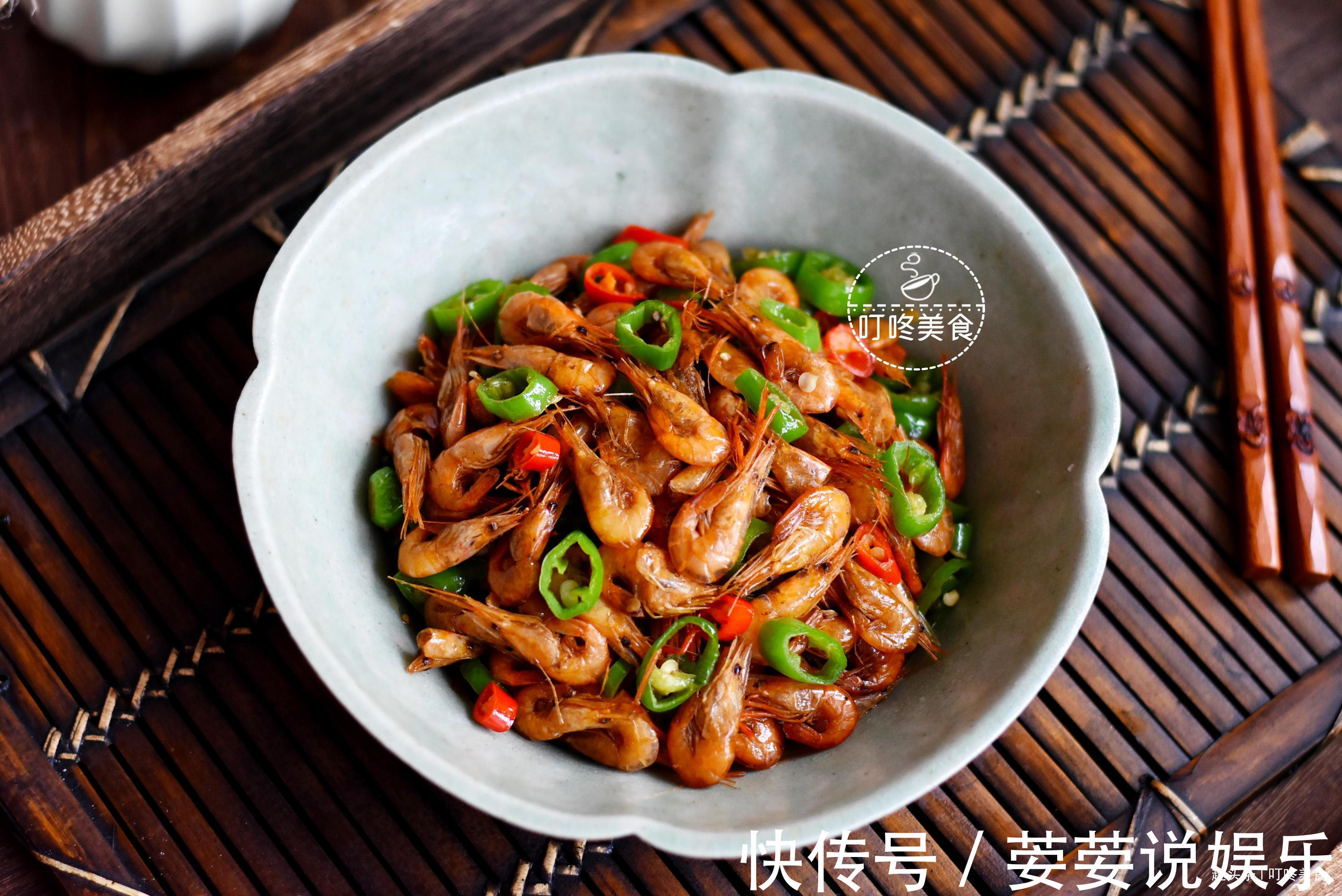 河虾最好吃的做法,简单一炒太香了,学会此做法,三斤都不够吃