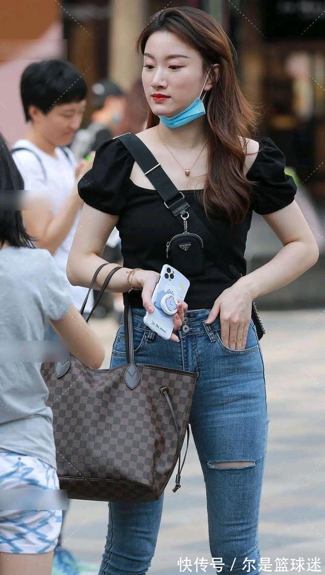 装扮 穿上时尚美女最爱的打底裤装扮,穿起来显嫩更可爱,快来看看!