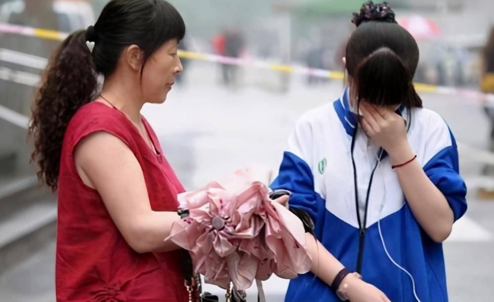 图图|如果孩子有3个特征,预示着他进入“仇亲期”了,要做好心理准备