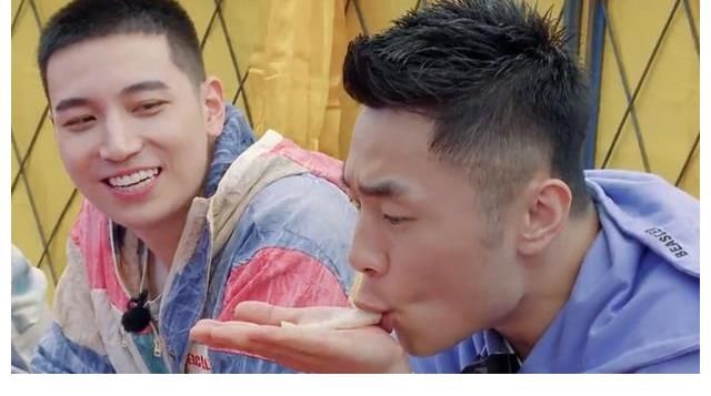 阎鹤祥|德云男团学跳蒙古舞，阎鹤祥摔倒在地，尚九熙的舞姿惊艳全场