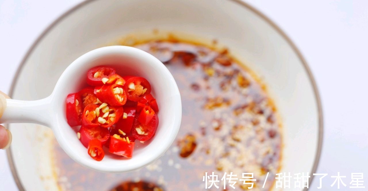 辣椒酱|自制辣椒酱，拌凉菜通用，做法简单，鲜香可口，真实用！