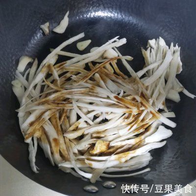 辣炒杏鲍菇|好吃到飞起的辣炒杏鲍菇，这样做0失败