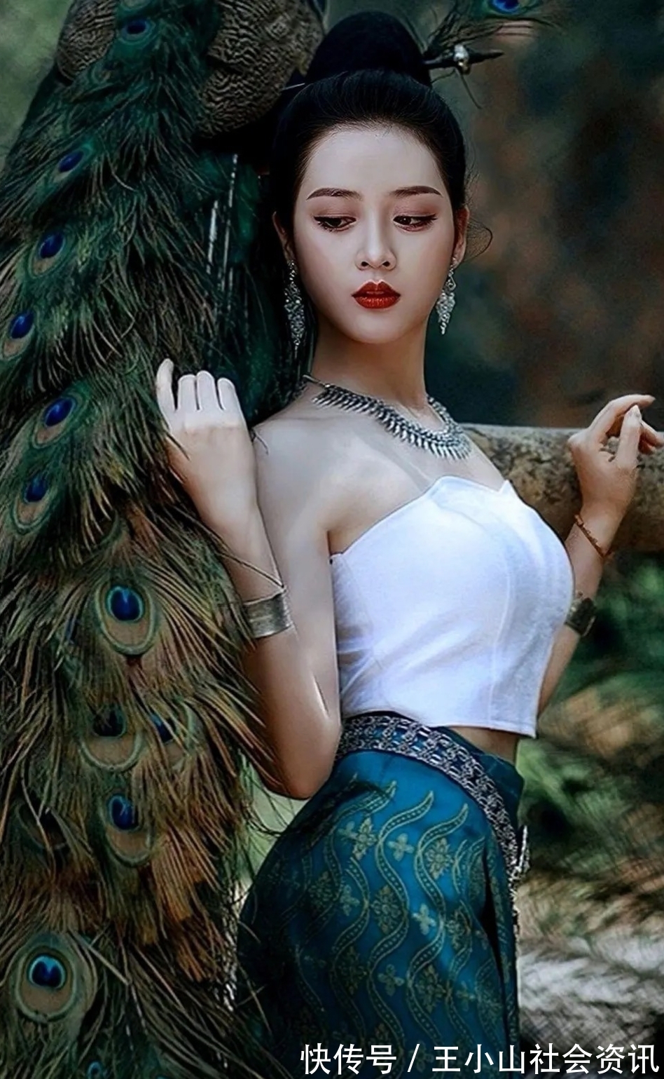 梅笑#七绝·十二首丨欲望新岁斟纯酒,喜鹊登梅人月圆