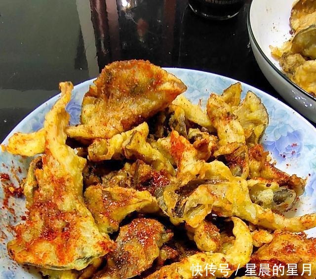 不是厨房达人,一样制作出外焦里嫩的椒盐平菇!