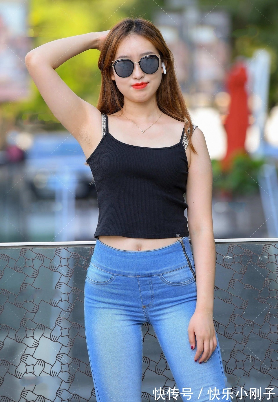 玄色|怎么会有这么有气质的美女，让所有路人都为之着迷！美丽的女神