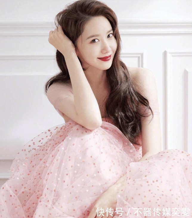 直发VS卷发:风情美和知性美之间的比拼,你到底适合哪种?