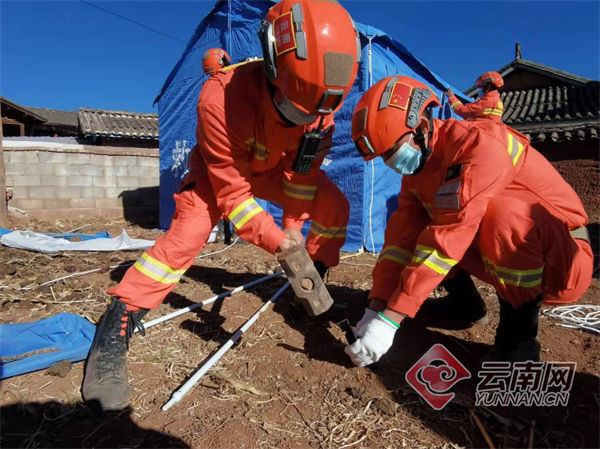 彝族|云南宁蒗5.5级地震｜丽江市森林消防支队救援纪实：把温暖带给灾区群众