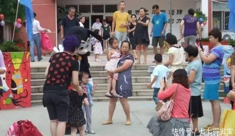 洛洛|儿子突然“热衷”上幼儿园,家长群中妈妈发现真相,网友笑翻了!