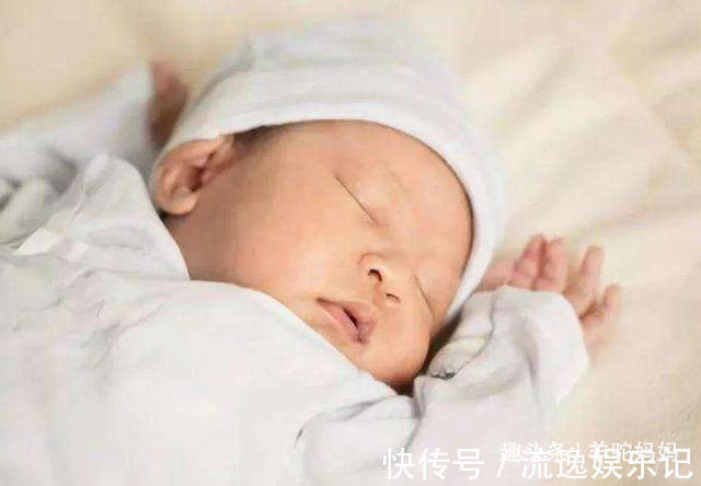 宝爸|8个月宝宝被哄成“脑瘫”,3种错误的哄睡方法,多数父母还在用