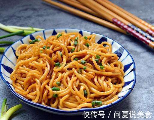 最适合懒人的饭——葱油拌面，只需简单几步，吃完唇齿留香！