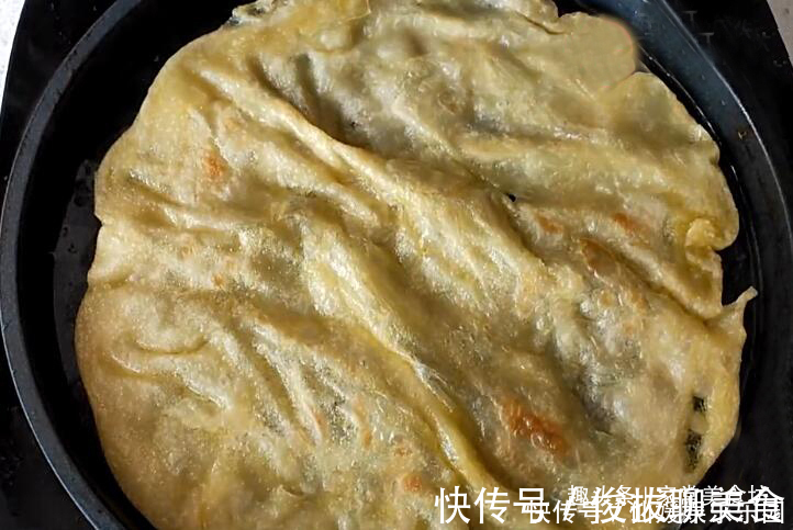 油饼|女儿最爱吃的油饼,40秒出锅,柔软筋道,比披萨好吃,早餐必备