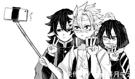 炭治郎|《鬼灭之刃》角色拍毕业照,我妻善逸乖巧可爱,伊之助被谁打了